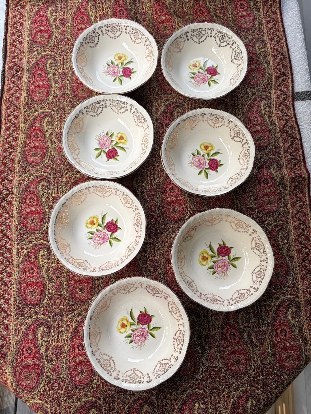 Set of 7 soup/salad bowls, 22k gold pattern, floral roses, vintage, bone china.